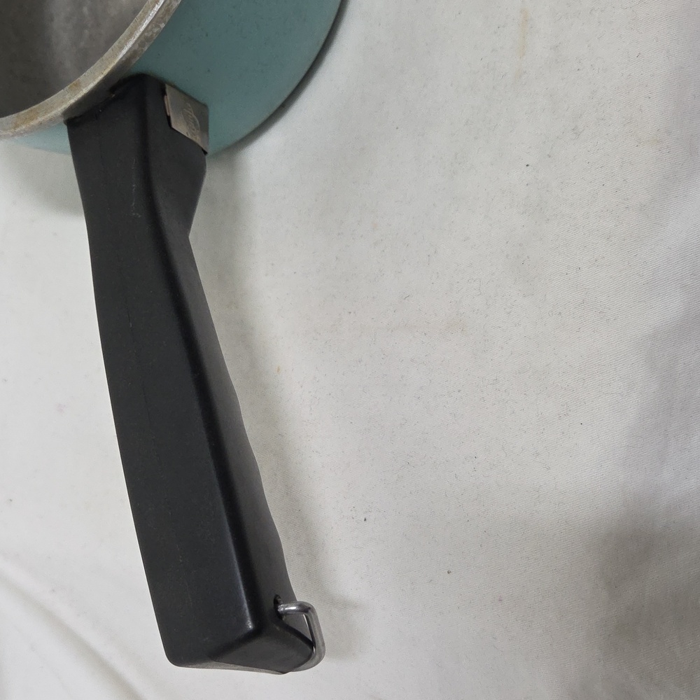 Vintage CLUB Aluminum Small Sauce Pan, Well used. - Picture 7 of 7